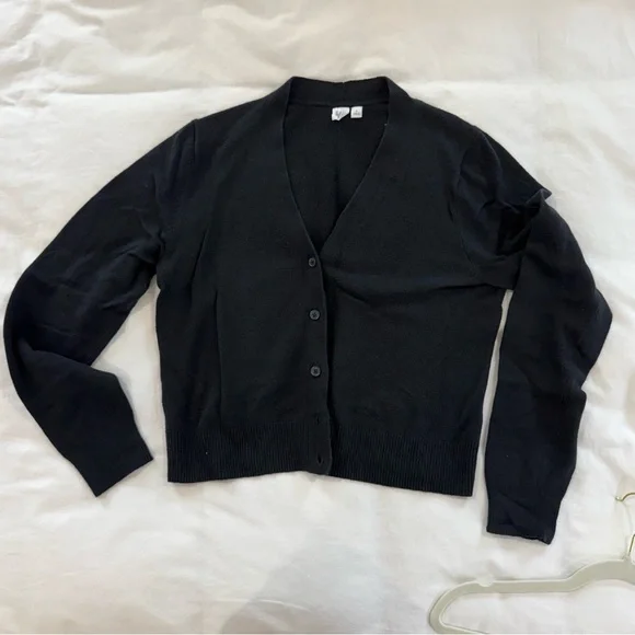 ✨ GAP Black Button Front V Neck Cardigan Sweater — Size S ✨ - Picture 3 of 7